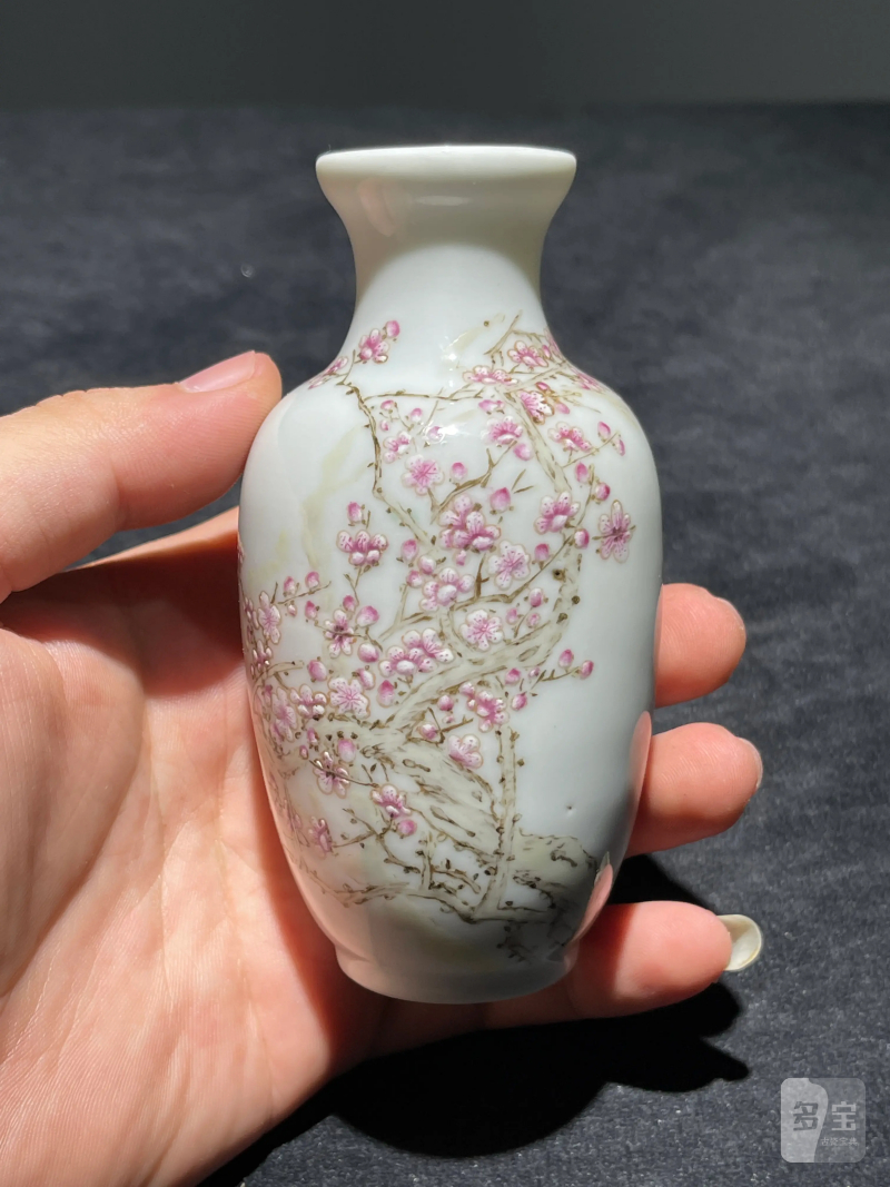 民国 田鹤仙款粉彩梅花纹小瓶 - 图2